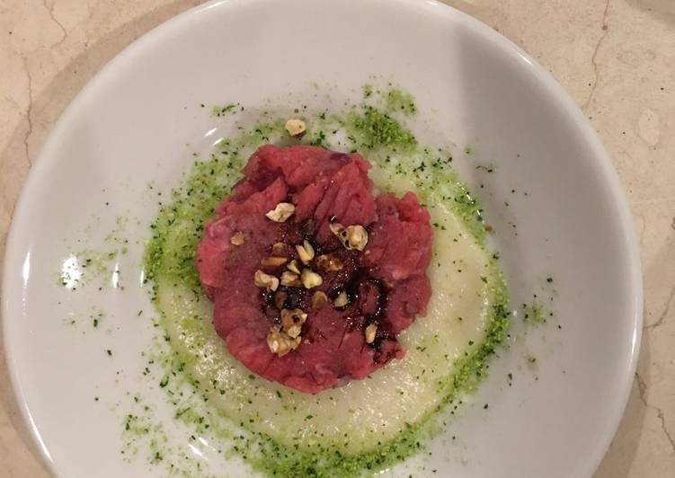 Tartare di manzo su crema di topinambur