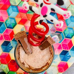 A picture of Kit kat shake.