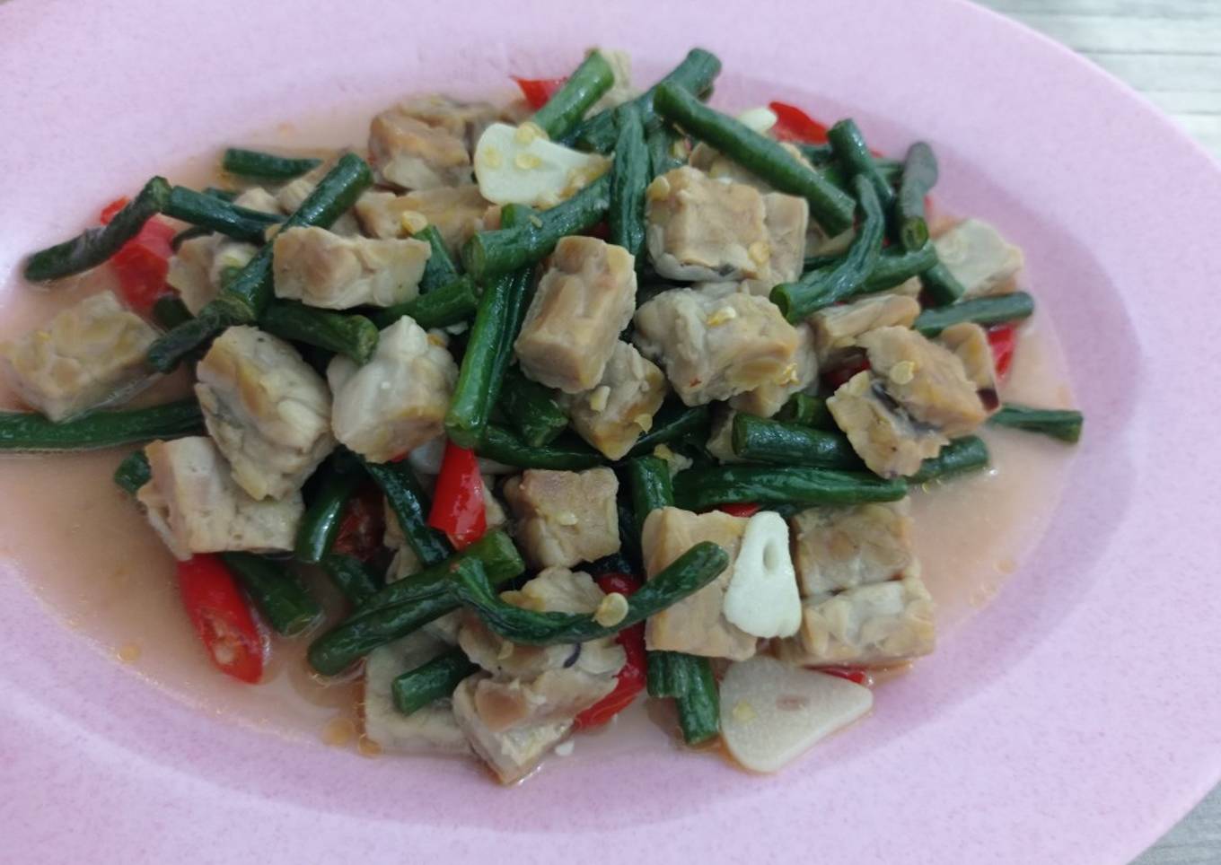 Tumis kacang panjang campur tempe