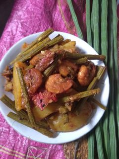 সজনে ডাঁটা চিংড়ি (Sojne danta chingri recipe in Bengali) রেসিপির প্রধান ছবি