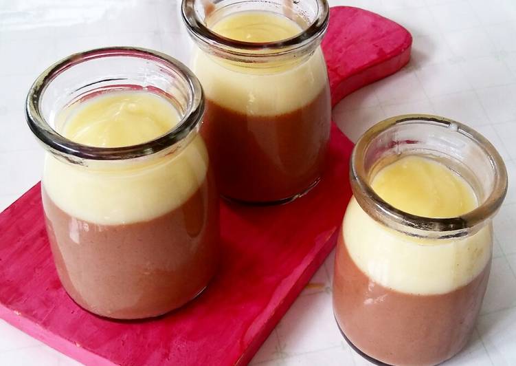 8 Resep: Pudding Chocolate with Vanilla Fla Anti Gagal!