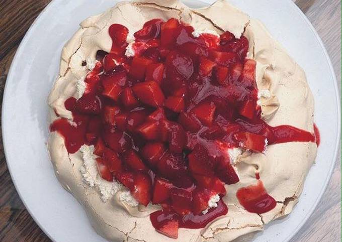 Strawberry pavlova