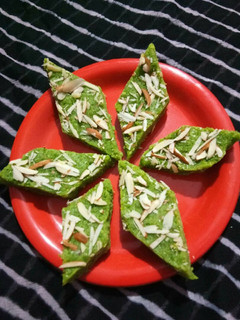 मटर की बर्फी (Matar ki Barfee recipe in hindi) रेसिपी मुख्य फोटो