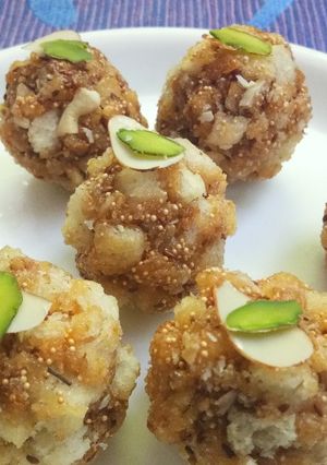 A picture of Bread Ladoo.