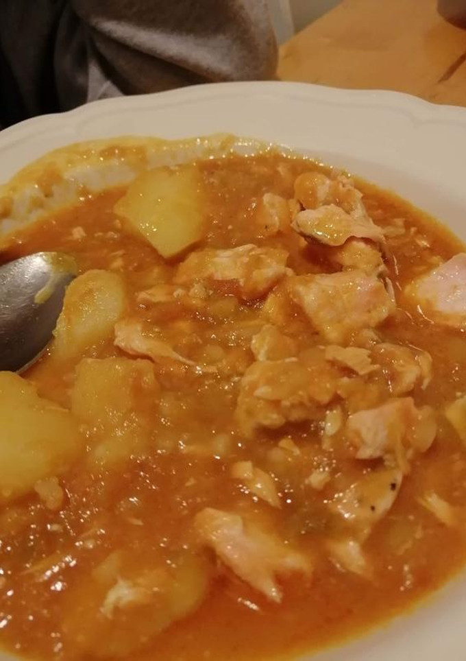 Una foto de Marmitako de salmón