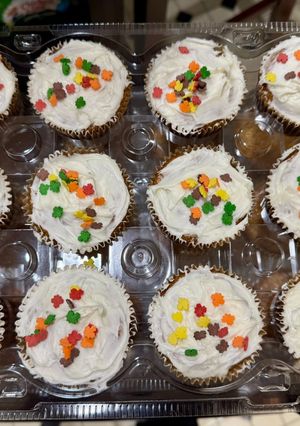 A picture of Vanilla Cupcakes with Buttercream Icing.