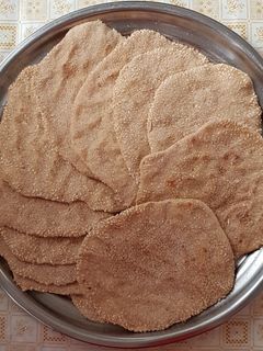 صورة لوصفة خبز بيتي بالسمسم