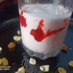 A picture of Smoothie strawberry crush smoothie too yummilicious.