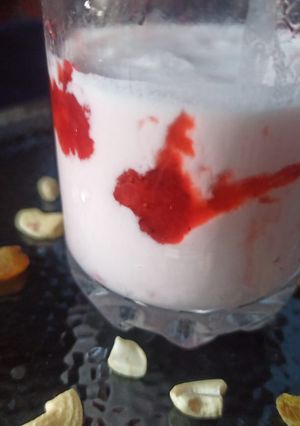 A picture of Smoothie strawberry crush smoothie too yummilicious.