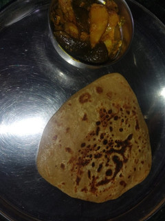 आलू बैंगन की सब्जी (Aloo baingan ki sabzi recipe in hindi) रेसिपी मुख्य फोटो