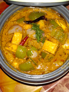कड़ाही पनीर (Kadai paneer recipe in hindi) रेसिपी मुख्य फोटो