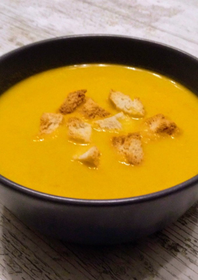 Una foto de Crema de zanahoria y apio