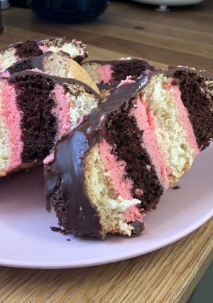A picture of Cocoa-Vanilla Sponge cake.