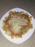 Pasta margaritas con queso gruyére y salsa kétchup