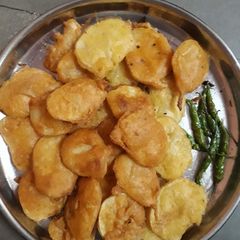 A picture of Aalo Pakoda.