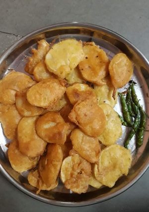 A picture of Aalo Pakoda.