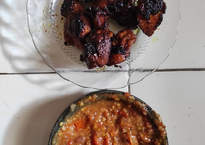 Ayam bakar teflon dan sambal trasi