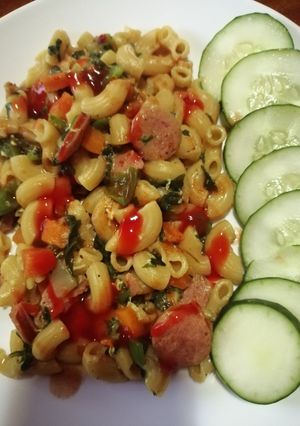 A picture of Elbow macaroni.
