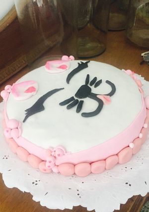 Una foto de Torta decorada de Gato súper fácil de hacer