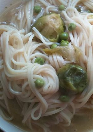 Una foto de Bol de fideos chinos con caldo en 15 min!