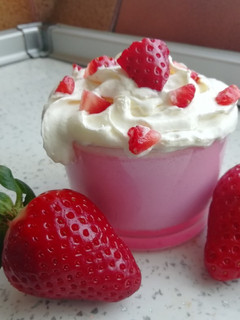Una foto de Mousse de Fresa con nata
