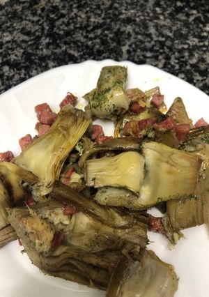 Foto principal de 12. Alcachofas con jamón (entrante verdura)