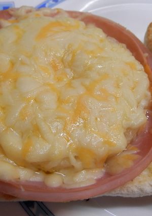 Una foto de Canapés de jamón, queso y piña