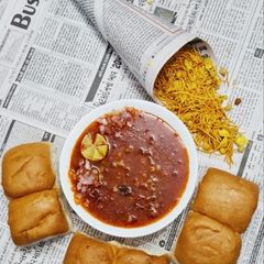 A picture of Misal pav.