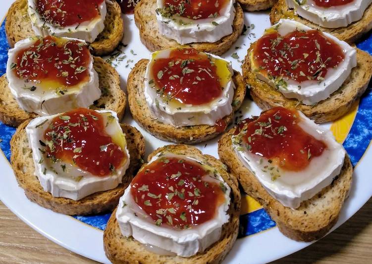 Aperitivo De Queso Rulo De Cabra Con Mermelada De Tomate Receta De