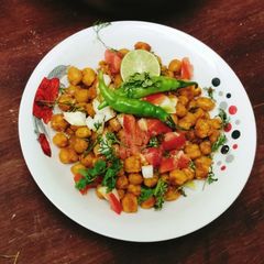 A picture of Mumbai Street Style Chana Chaat Masala.