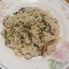 A picture of Risotto with mushrooms.