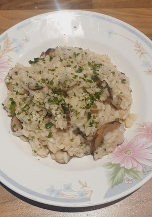 A picture of Risotto with mushrooms.