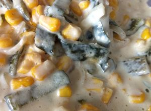 Una foto de Rajitas de poblano con crema