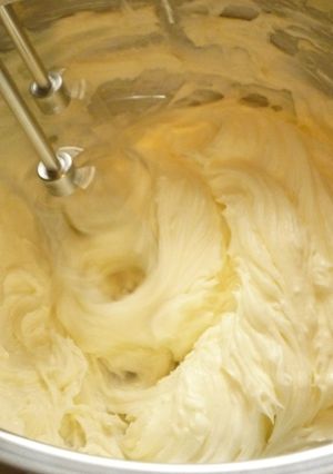 Pudingos vaníliakrém tortába, süteménybe recept fotója