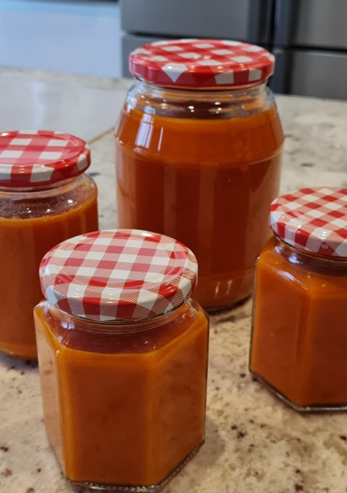 Una foto de Salsa de tomate frito casera
