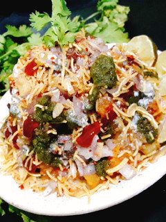 आलू चाट (Aloo chaat recipe in Hindi) रेसिपी मुख्य फोटो