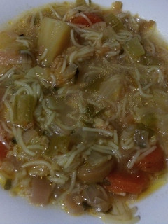 Una foto de Sopa de pescado y verduras