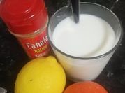 Una foto de cognac de naranja