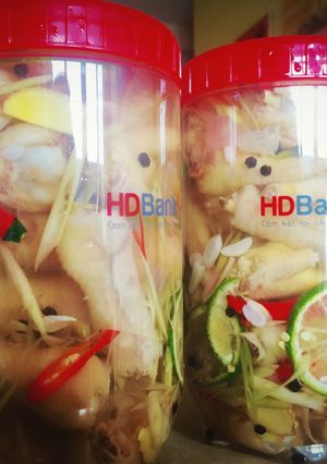Hình của món Chân gà ngâm sả ớt.