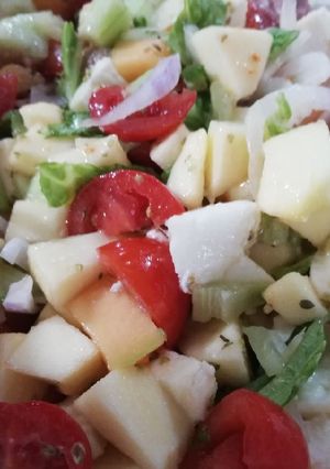 A picture of Light Mixed Salad.