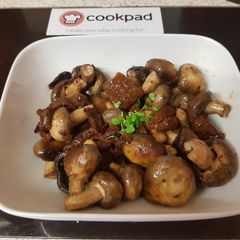 A picture of My Garlic Mushrooms and Sundried tomatoes. 😁.
