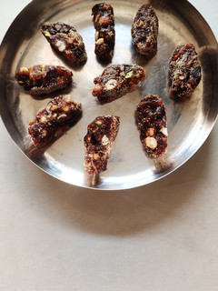A picture of DATES-PEANUTS PAAK.