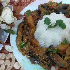 A picture of Baigan aloo.