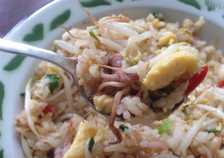 Nasi goreng cumi asin