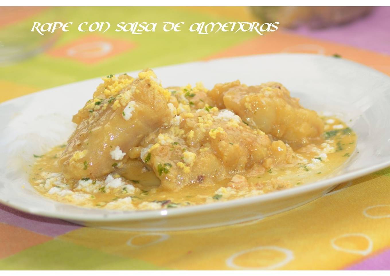 Rape en salsa de almendras. (Thermomix)
