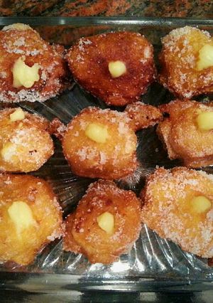 Una foto de Buñuelos de viento rellenos de crema