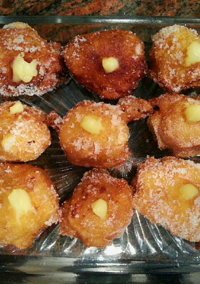 Una foto de Buñuelos de viento rellenos de crema