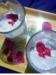 गुलाब लस्सी रेसिपी मुख्य फोटो