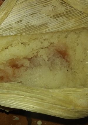 Una foto de Tamales dulces con ate de membrillo 🍬
