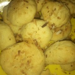 A picture of Butter and coconut cookies.